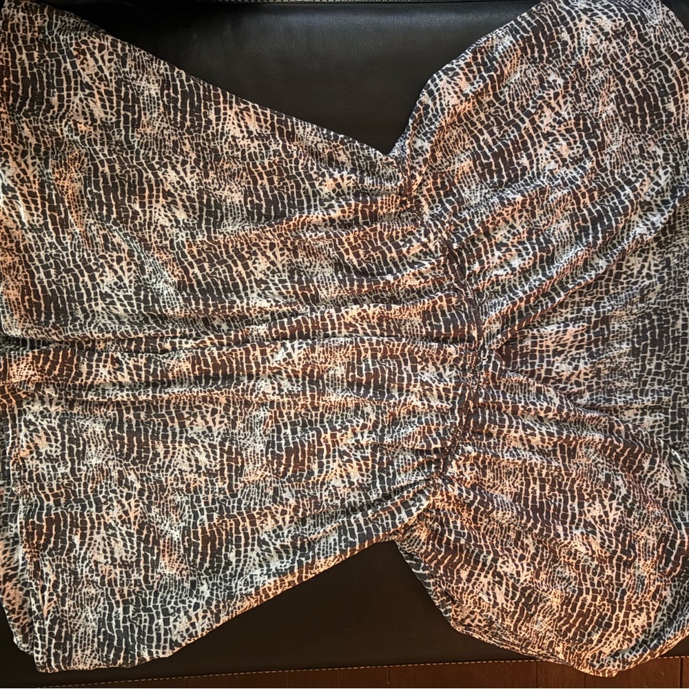 Stylish Women's Blouse in Black and White